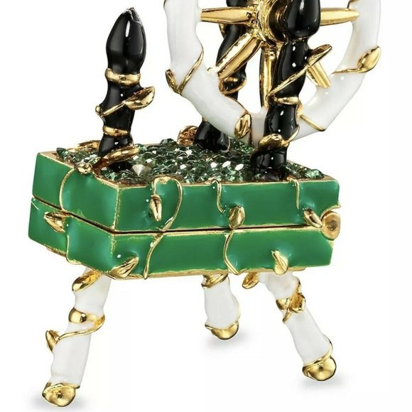 Estee Lauder x Disney Beautiful True Love's Kiss Perfume Compact - Picture 2 of 3